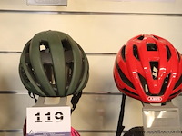 2 fietshelmen wo abus - afbeelding 1 van  1