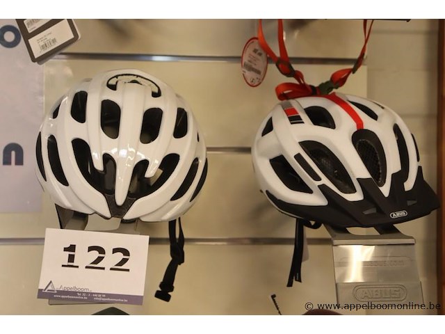 2 fietshelmen wo abus - afbeelding 1 van  1