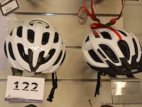 2 fietshelmen wo abus - afbeelding 1 van  1