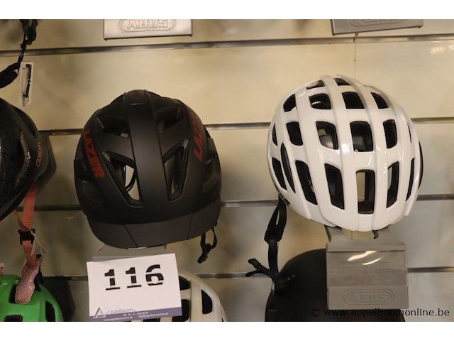 2 fietshelmen - afbeelding 1 van  1