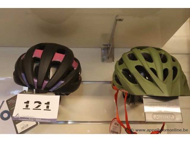 2 fietshelmen - afbeelding 1 van  1