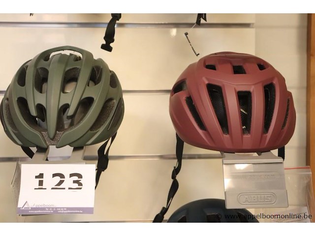2 fietshelmen - afbeelding 1 van  1
