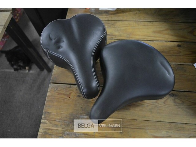2 fietszadels - afbeelding 1 van  3