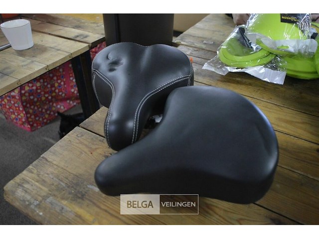 2 fietszadels - afbeelding 2 van  3