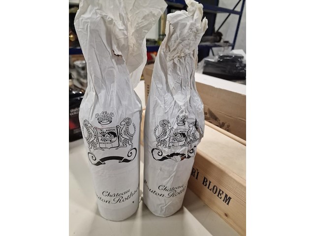 2 flessen "château mouton rotschild", 2004 - afbeelding 1 van  2