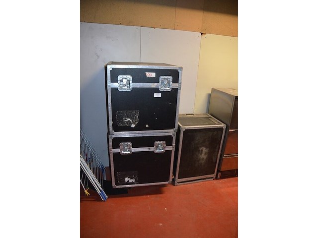 2 flightcases afm. 71x68x71 , flightcase afm. 63x52x87 - afbeelding 1 van  8