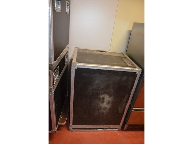 2 flightcases afm. 71x68x71 , flightcase afm. 63x52x87 - afbeelding 6 van  8