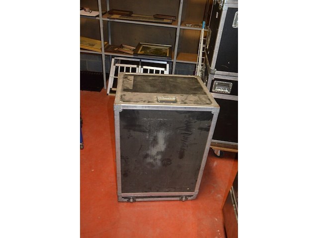 2 flightcases afm. 71x68x71 , flightcase afm. 63x52x87 - afbeelding 7 van  8