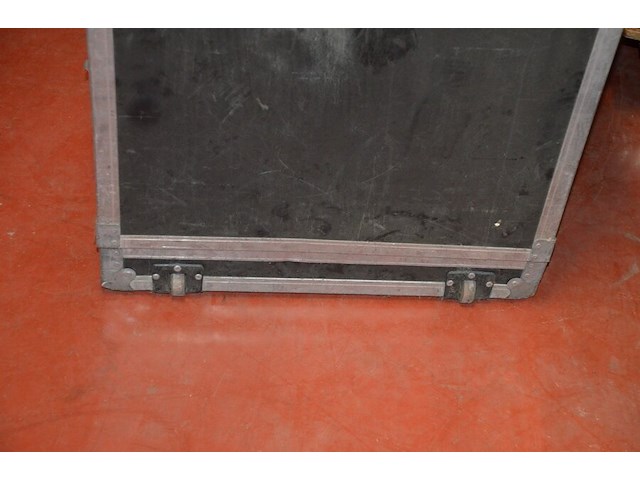 2 flightcases afm. 71x68x71 , flightcase afm. 63x52x87 - afbeelding 8 van  8