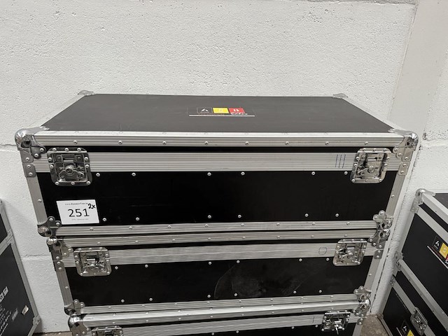 2 flightcases - afbeelding 1 van  7