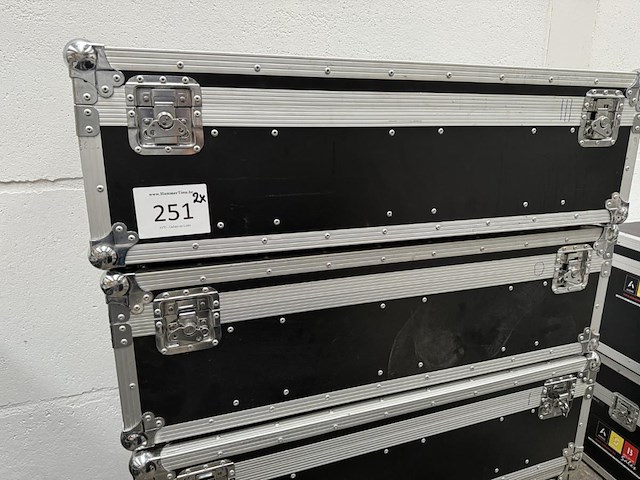2 flightcases - afbeelding 4 van  7
