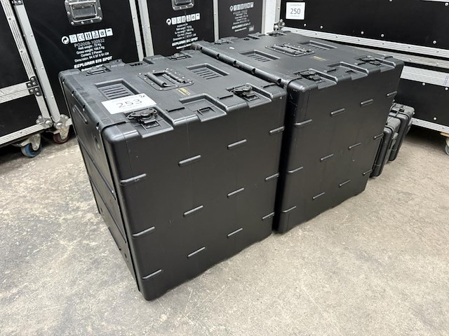 2 flightcases - afbeelding 1 van  11