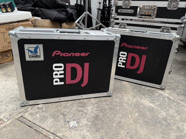 2 flightcases - afbeelding 1 van  7