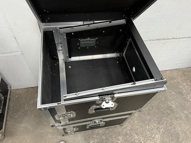 2 flightcases - afbeelding 4 van  7