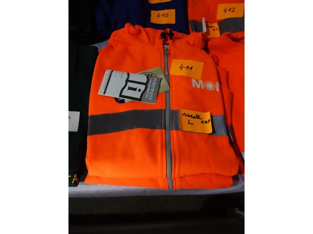 2 fluosweaters met kap - maat 4 - afbeelding 1 van  1