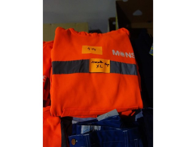 2 fluosweaters met kap - maat xl - afbeelding 1 van  1