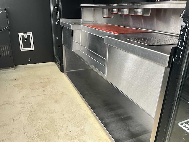 2 foodcontainer inclusief 1 aanhangwagen tack - afbeelding 6 van  7