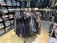 2 gebogen rolrekken voor kledij