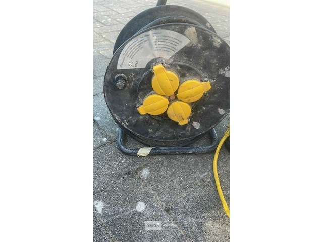 2 gebruikte kabelhaspels - afbeelding 2 van  3