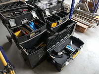2 gereedschapswagens en koffer + werkgereedschap - afbeelding 1 van  4