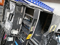 2 gereedschapswagens en koffer + werkgereedschap - afbeelding 2 van  4
