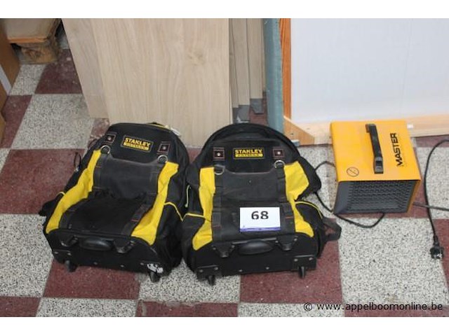 2 gereedschapszakken stanley en heteluchtblazer master - afbeelding 1 van  2