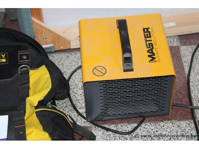 2 gereedschapszakken stanley en heteluchtblazer master - afbeelding 2 van  2