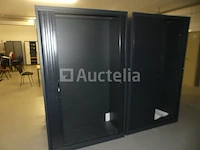 2 gesloten garderobes - afbeelding 1 van  5