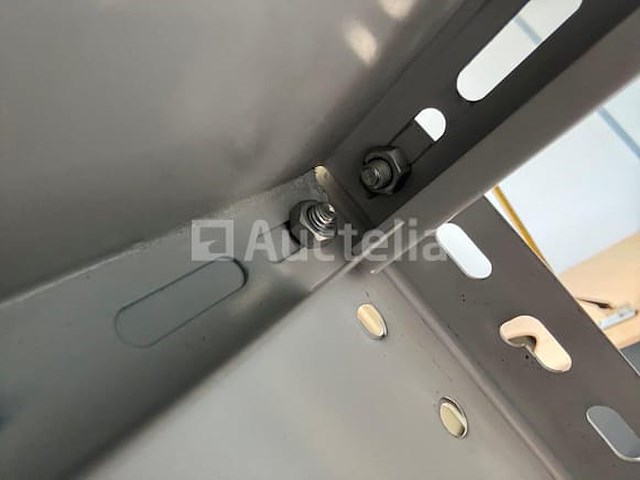 2 gesloten metalen planken - afbeelding 2 van  8