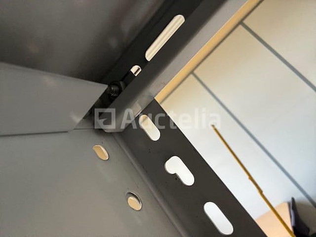 2 gesloten metalen planken - afbeelding 5 van  8