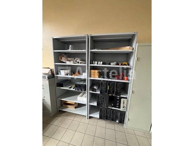 2 gesloten metalen planken - afbeelding 8 van  8