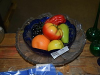 2 glazen kommen met plastiek fruit - afbeelding 1 van  3