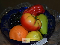 2 glazen kommen met plastiek fruit - afbeelding 2 van  3