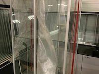 2 glazen vitrinekasten - afbeelding 2 van  2
