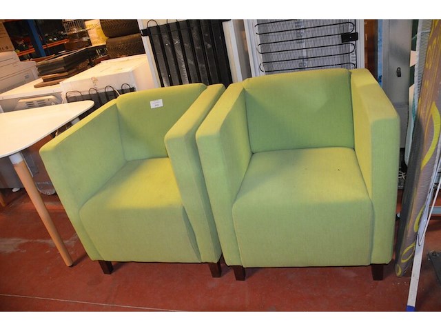 2 groen modern stoffen clubzetels - afbeelding 1 van  5