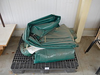 2 groene dekzeilen afm. 10m x 4m