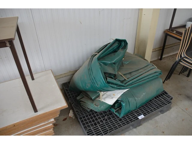 2 groene dekzeilen afm. ca. 10m x 4m - afbeelding 2 van  4