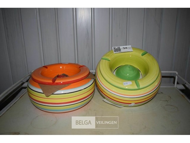 2 grote asbakken - afbeelding 1 van  3