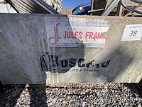 2 grote betonbakken - afbeelding 2 van  3