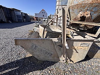 2 grote betonbakken - afbeelding 1 van  3