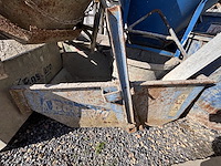 2 grote betonbakken - afbeelding 2 van  3