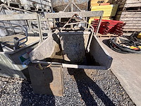 2 grote betonbakken - afbeelding 3 van  3