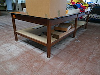 2 grote houten werktafels - afbeelding 3 van  4