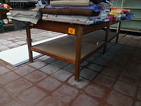 2 grote houten werktafels