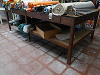 2 grote houten werktafels - afbeelding 3 van  4