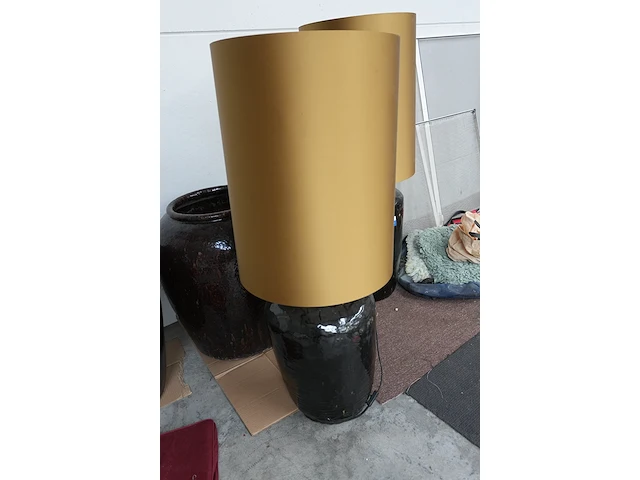 2 grote tafellampen met goudkleurige kap (124 cm) - afbeelding 4 van  5
