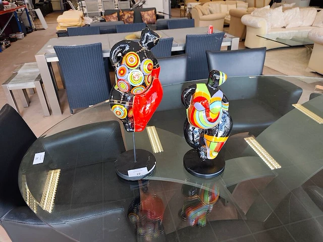 2 handbeschilderde papier-mache sculpturen deesse (1 papier-mache vertoont schade aan de voet) - afbeelding 1 van  7