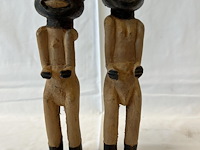 2 handgesneden beeldjes - afbeelding 1 van  4