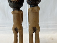 2 handgesneden beeldjes - afbeelding 3 van  4