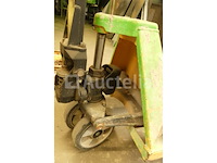 2 handmatige palletwagens